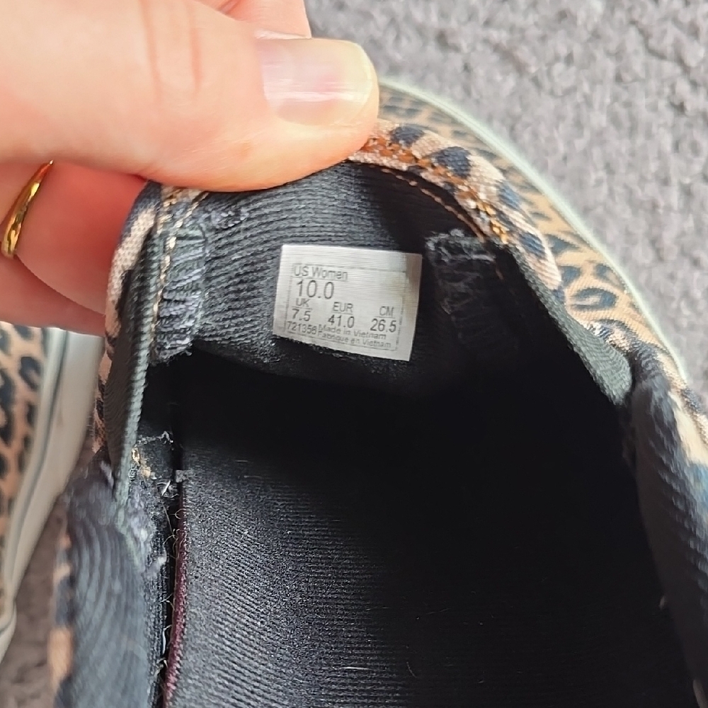 Vans Leopard Pattern Slip-On Shoes - Picture 2 of 6